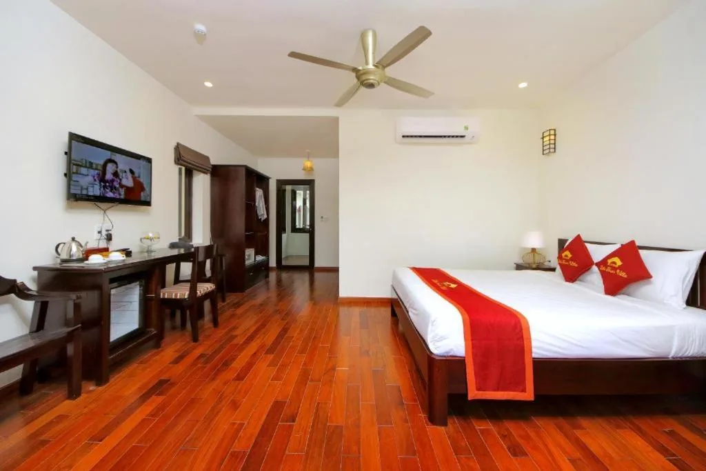 Little Town Villa — photo 3